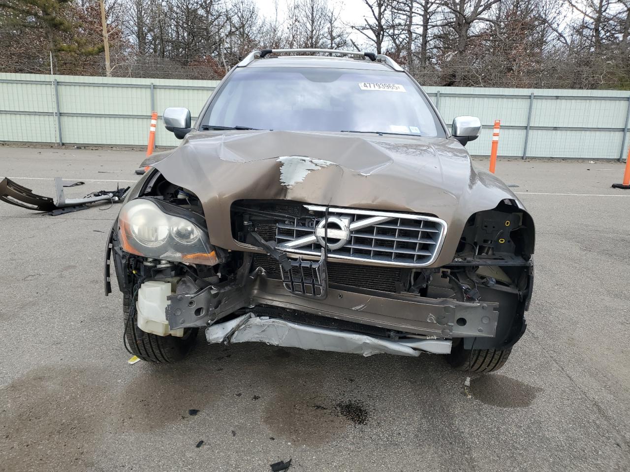2014 Volvo XC90 VIN YV4952CZ4E1686542 Copart auction photo, front end / minor dent/scratches damage thumbnail 5