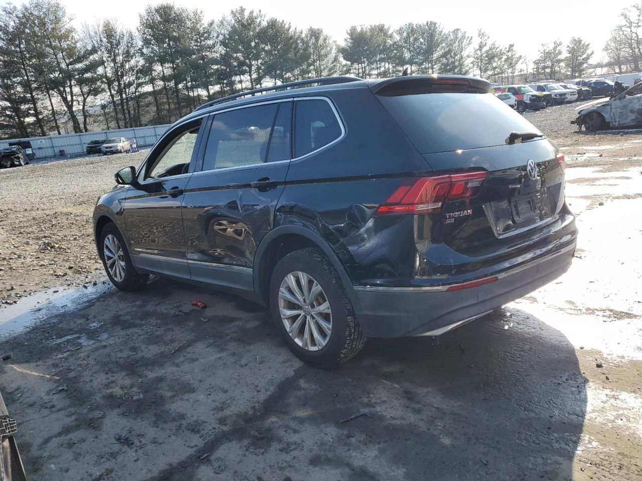 2018 Volkswagen Tiguan VIN 3VV2B7AXXJM021896 Copart auction photo, front end / side damage thumbnail 2