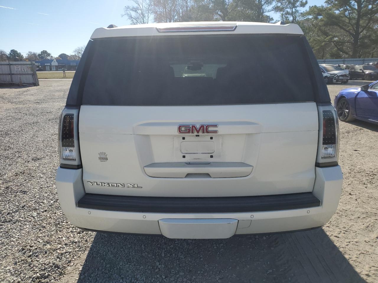 2015 GMC Yukon VIN 1GKS2HKC1FR272929 Copart auction photo, minor dent/scratches damage thumbnail 6