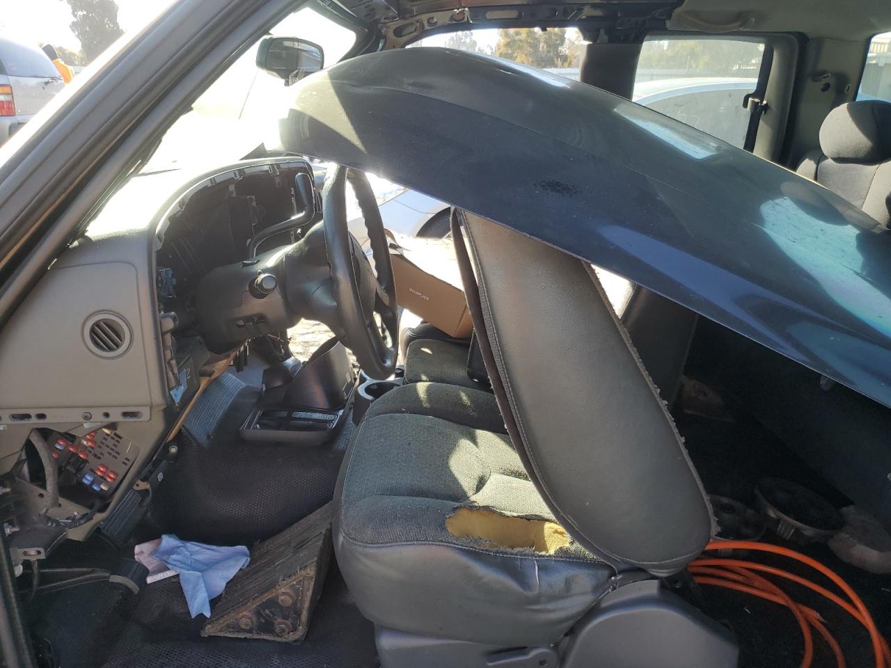 2006 GMC Sierra VIN 1GTEC19X36Z270900 Copart auction photo, vandalism / stripped damage thumbnail 7