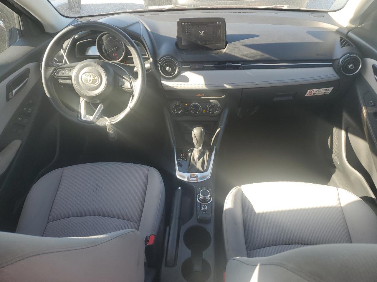 2019 Toyota Yaris VIN 3MYDLBYV9KY527940 Copart auction photo, rear end damage thumbnail 8