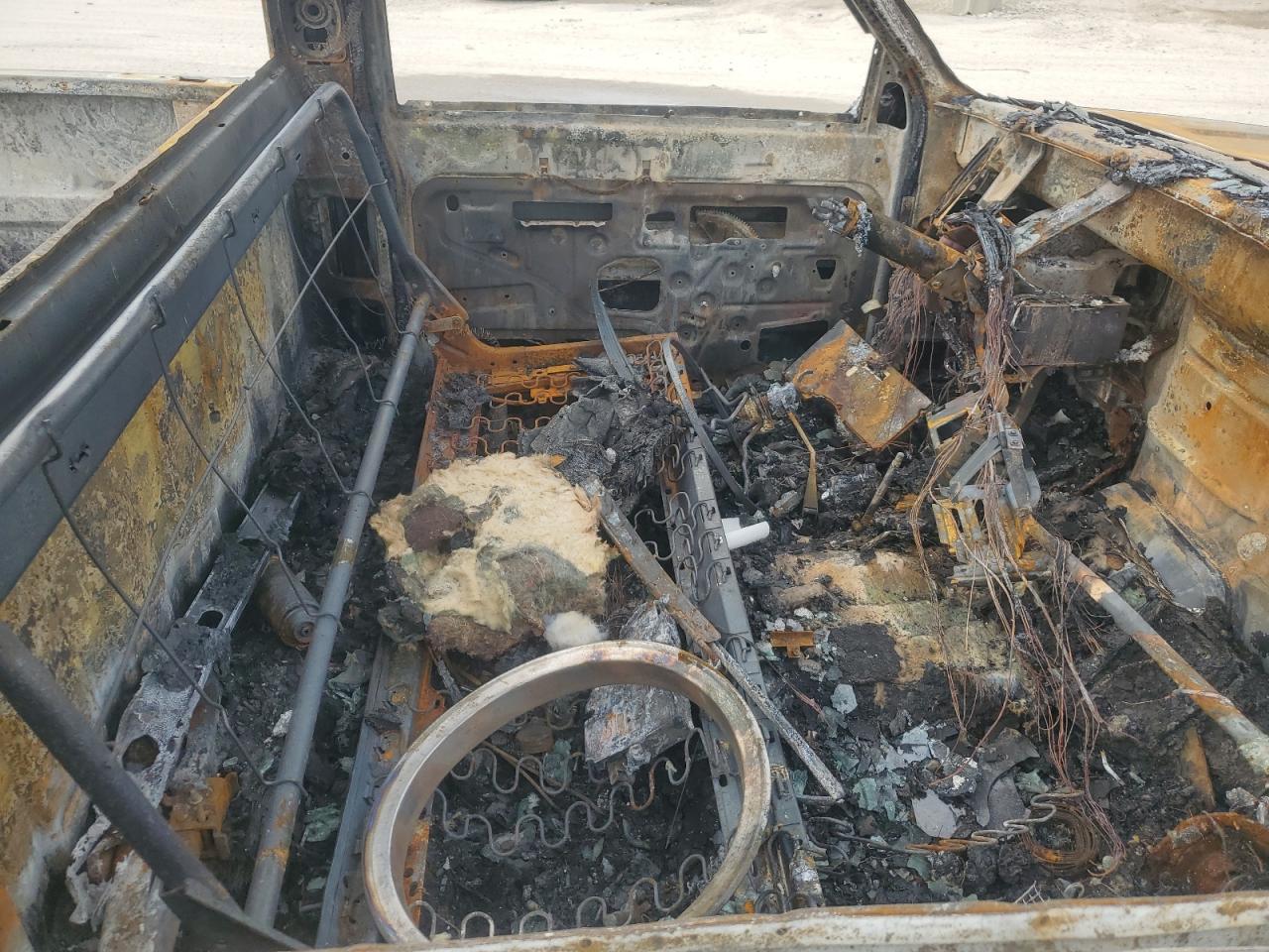 1989 Chevrolet GMT-400 VIN 1GCDK14K8KE105016 Copart auction photo, burn damage thumbnail 10