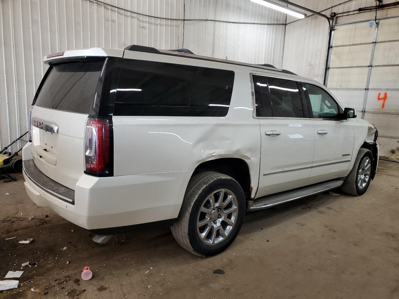 2015 GMC Yukon VIN 1GKS2JKJXFR138832 Copart auction photo, front end / side damage thumbnail 3