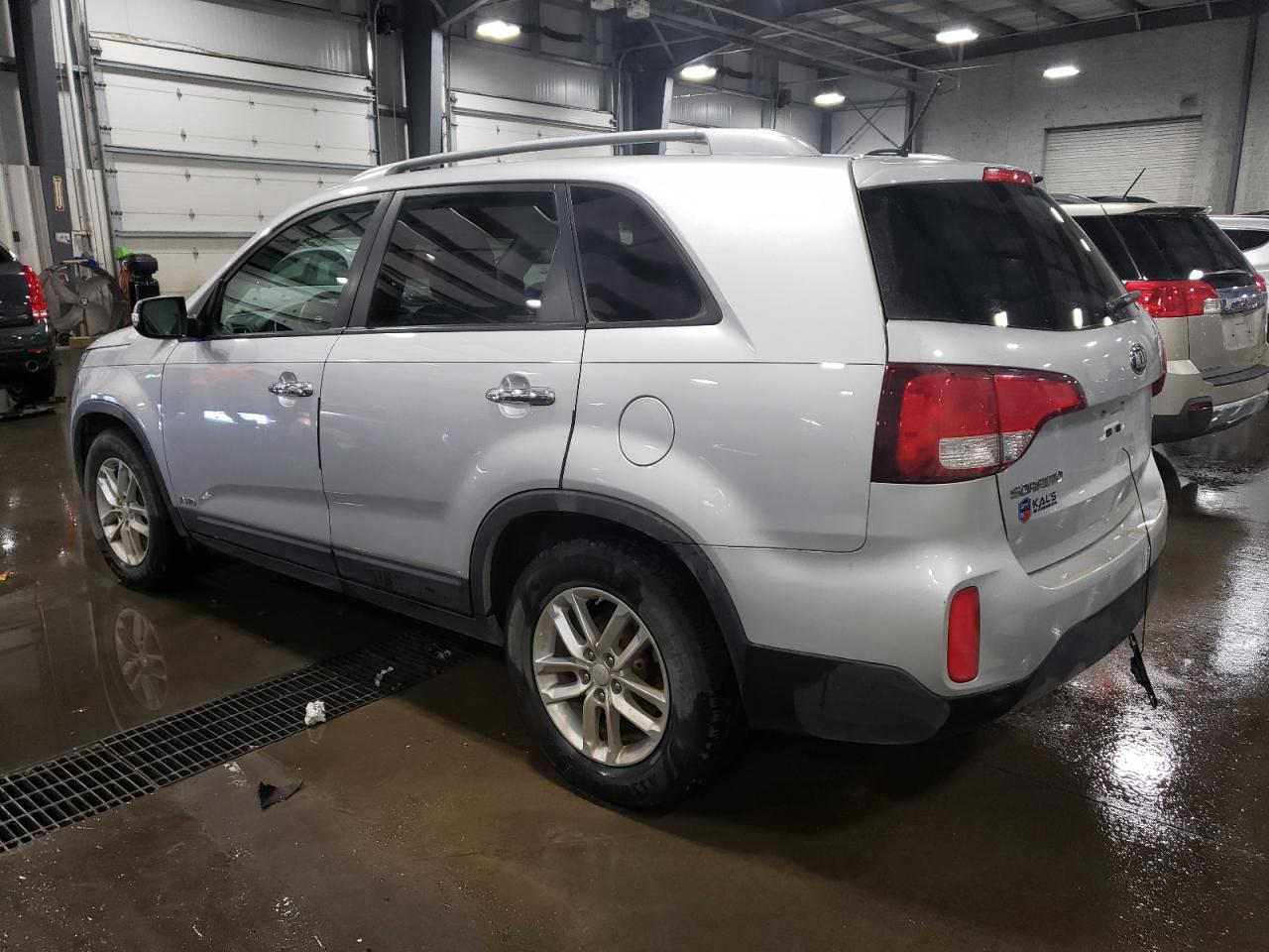 2015 KIA Sorento VIN 5XYKTDA73FG603238 Copart auction photo, front end damage thumbnail 2
