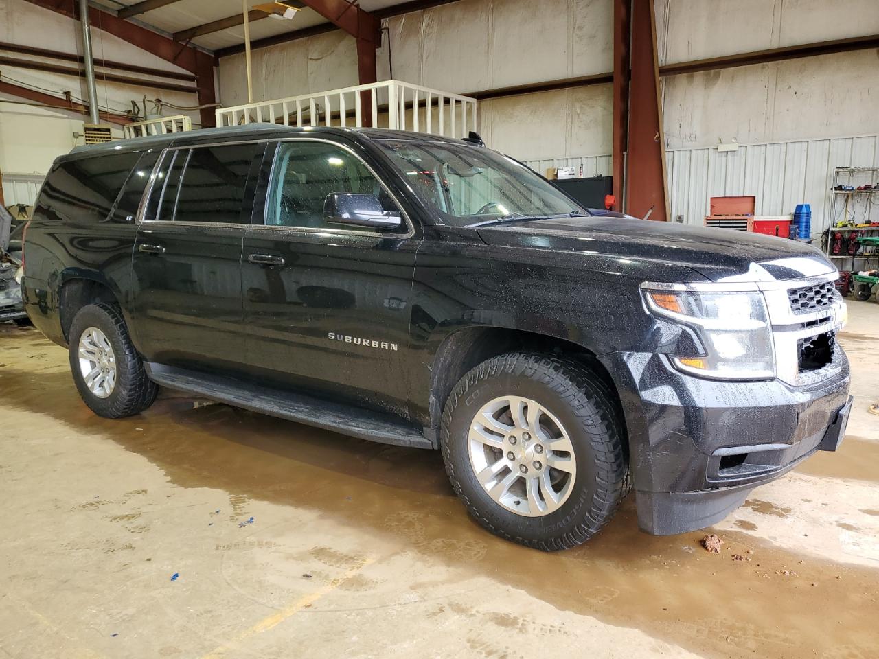 2017 Chevrolet Suburban VIN 1GNSKHKCXHR188730 Copart auction photo, front end / minor dent/scratches damage thumbnail 4