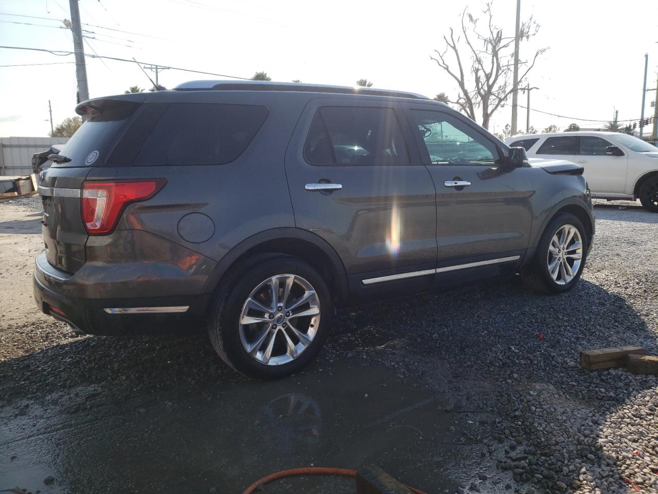 2018 Ford Explorer VIN 1FM5K7F81JGC63902 Copart auction photo, front end damage thumbnail 3