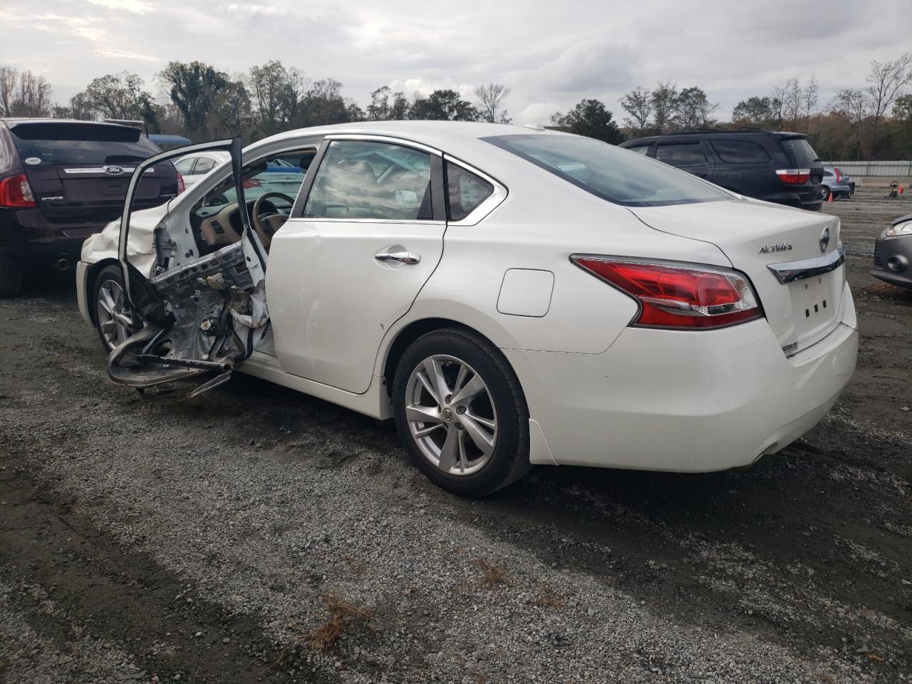 2015 Nissan Altima VIN 1N4AL3APXFC233471 Copart auction photo, side / front end damage thumbnail 2