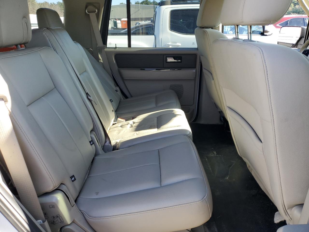 2014 Ford Expedition VIN 1FMJU1G54EEF63235 Copart auction photo, front end / minor dent/scratches damage thumbnail 11