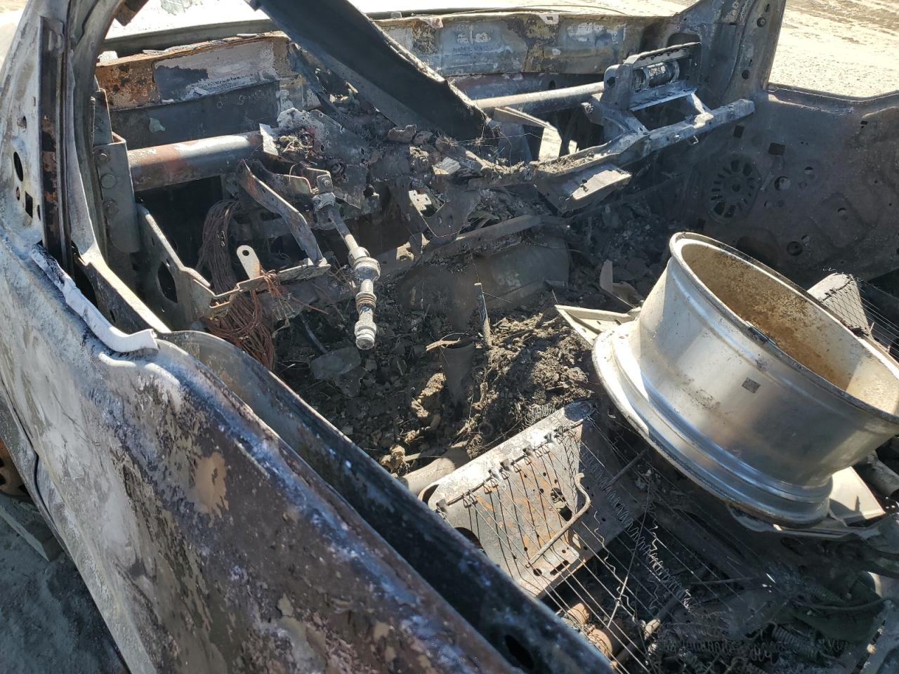 2003 Ford F350 VIN 1FTWW33P63EB36823 Copart auction photo, burn damage thumbnail 8