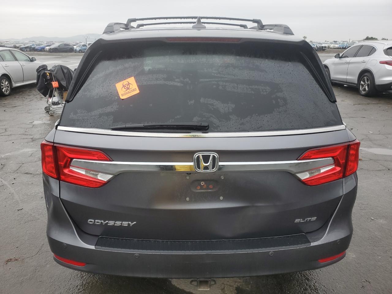 2018 Honda Odyssey VIN 5FNRL6H90JB015444 Copart auction photo, vandalism damage thumbnail 6