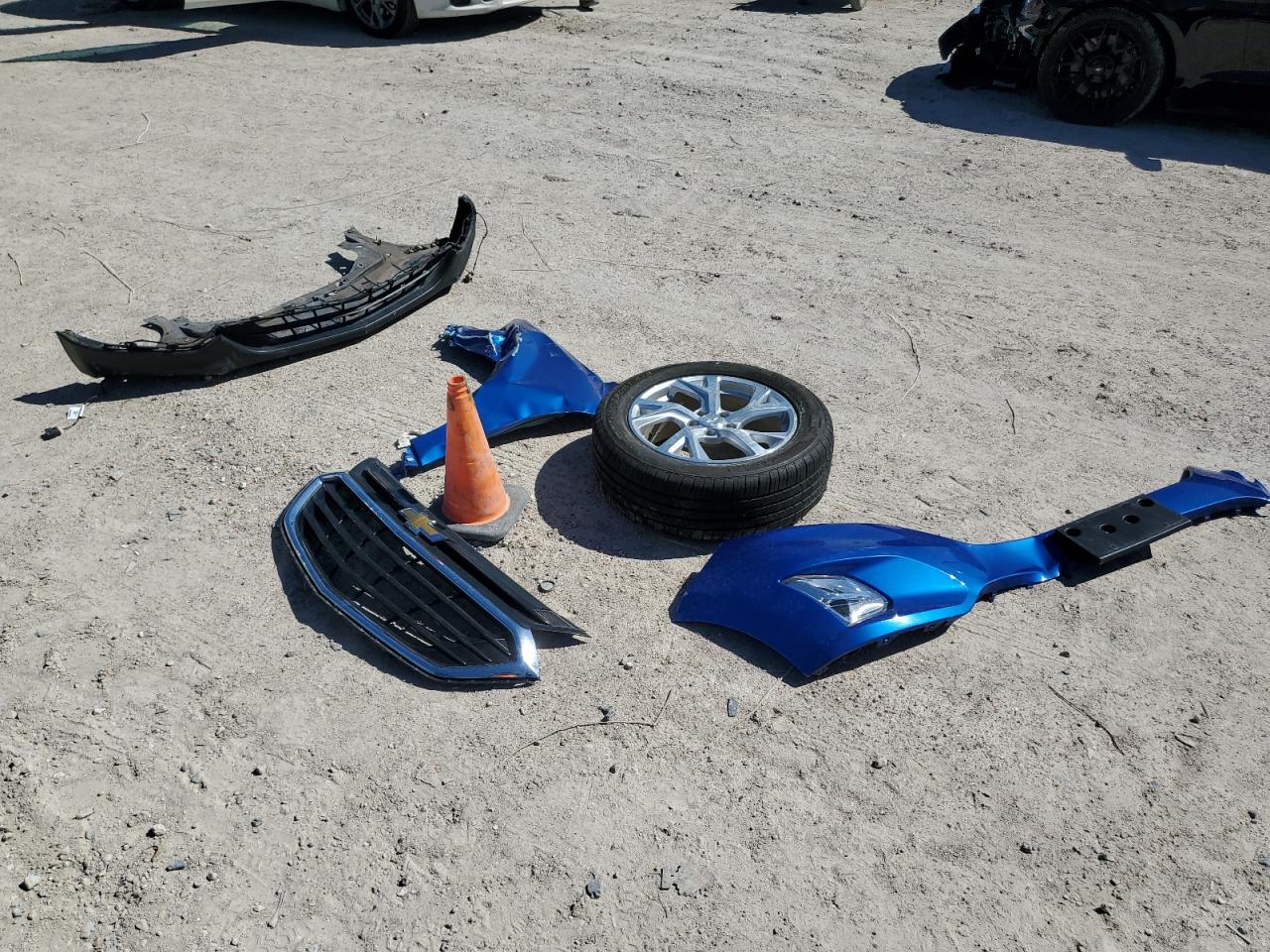 2019 Chevrolet Equinox VIN 3GNAXLEX8KS532705 Copart auction photo, side / rear end damage thumbnail 13