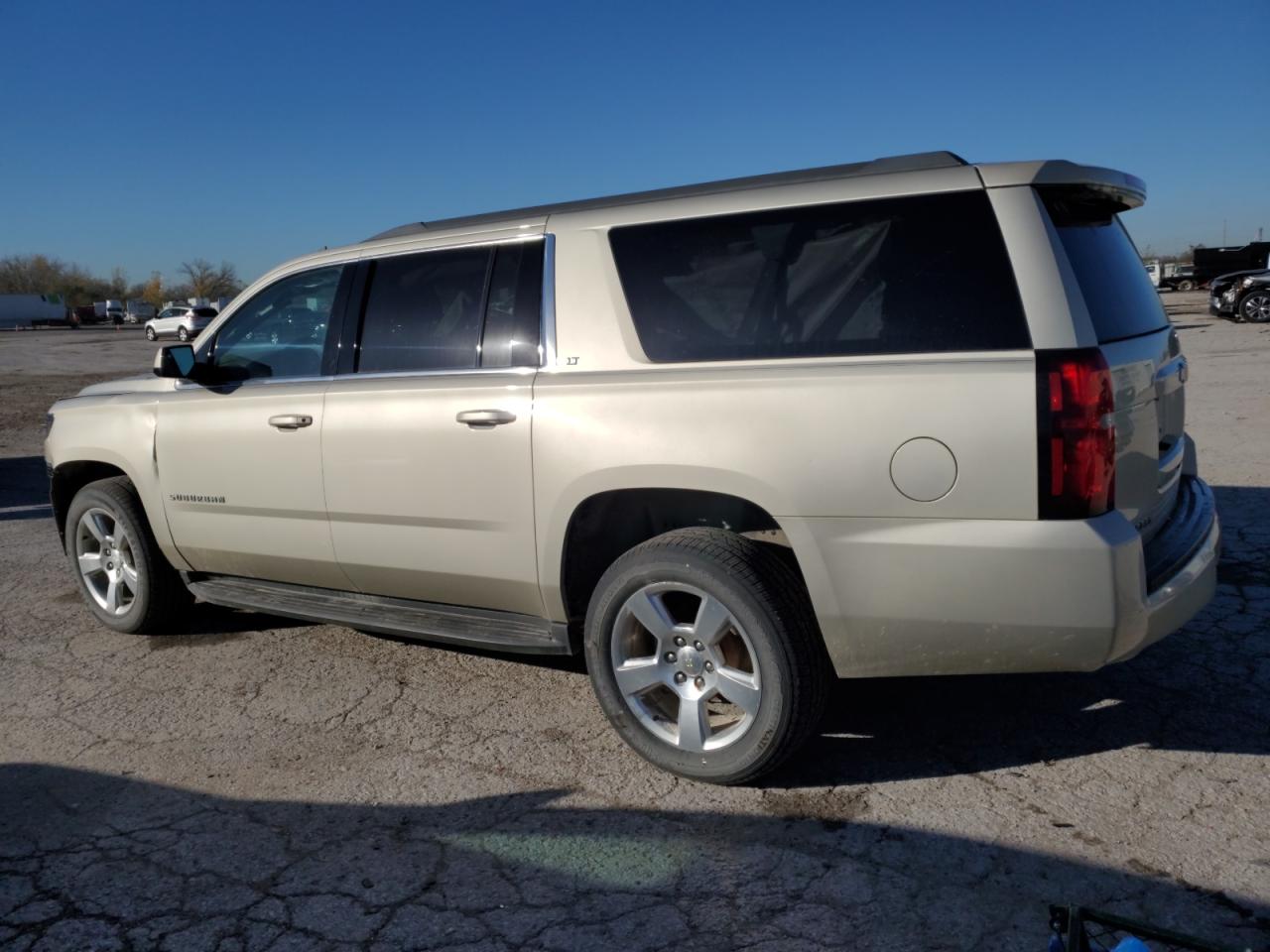 2015 Chevrolet Suburban VIN 1GNSKJKC9FR250686 Copart auction photo, front end / minor dent/scratches damage thumbnail 2