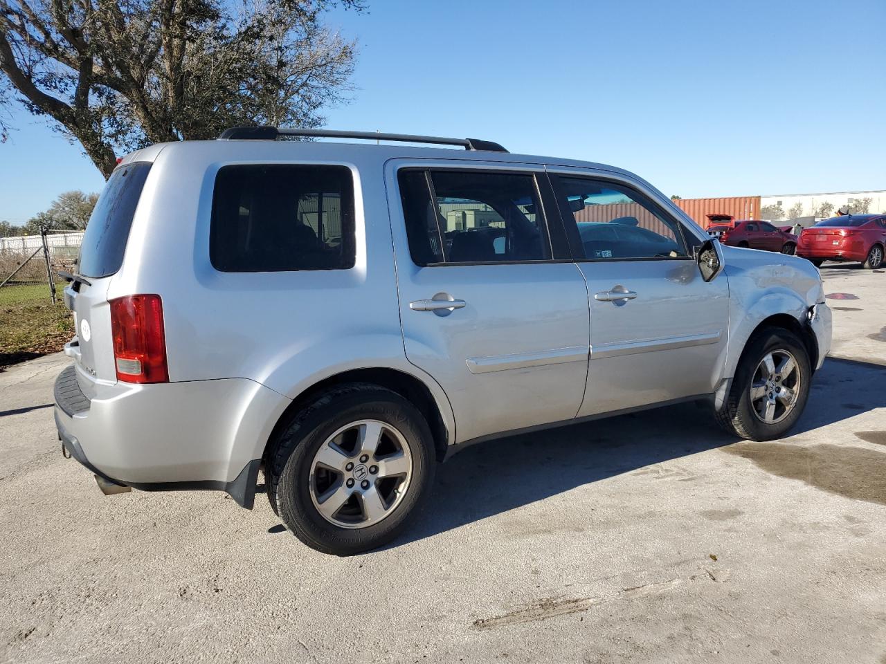 2010 Honda Pilot VIN 5FNYF4H59AB038600 Copart auction photo, side / front end damage thumbnail 3