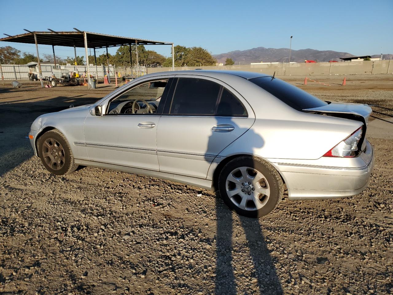 2006 Mercedes-Benz C-klasse VIN WDBRF56H06F728986 Copart auction photo, all over damage thumbnail 2