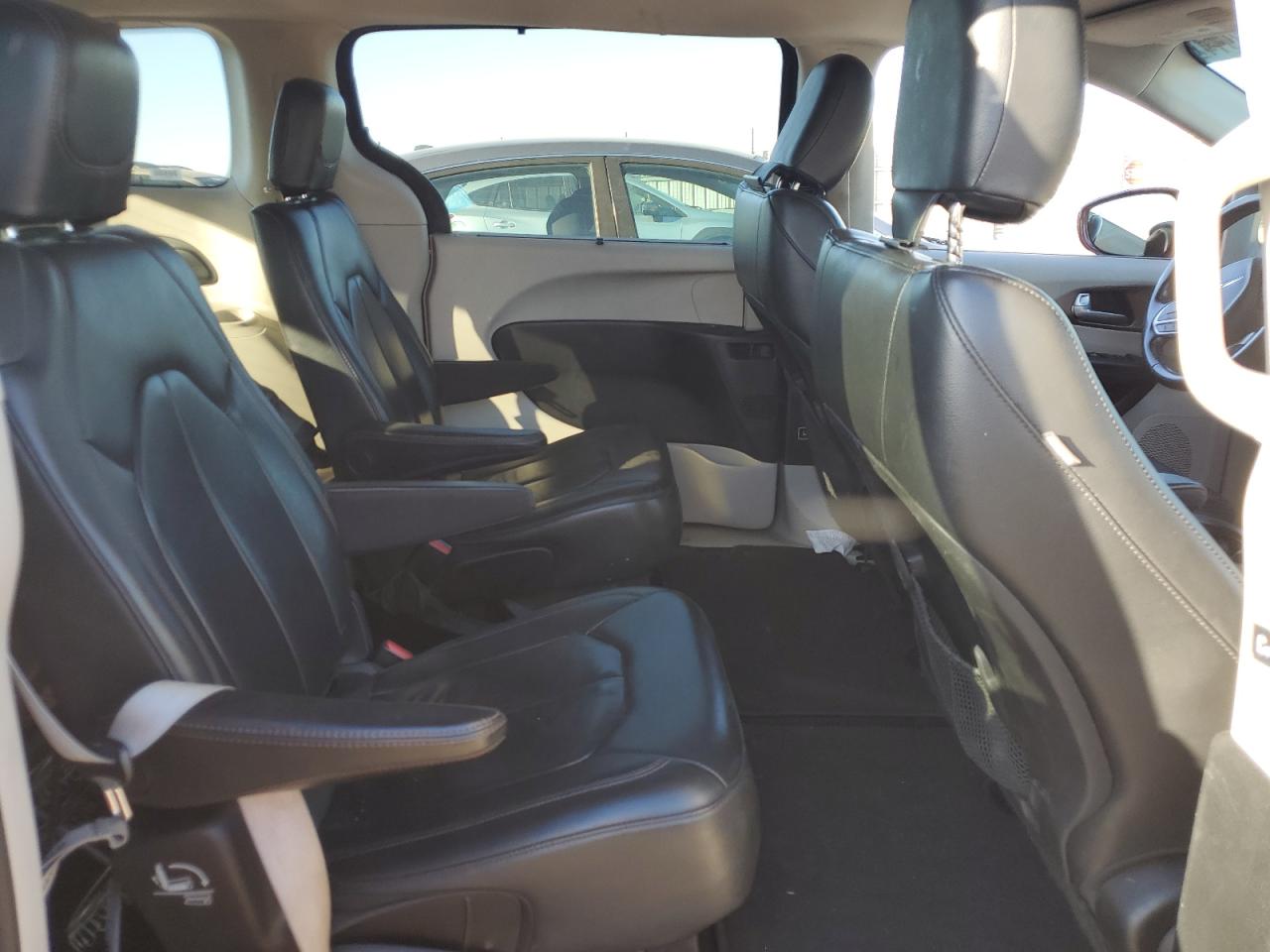 2017 Chrysler Pacifica VIN 2C4RC1BG7HR642327 Copart auction photo, front end / rear end damage thumbnail 11