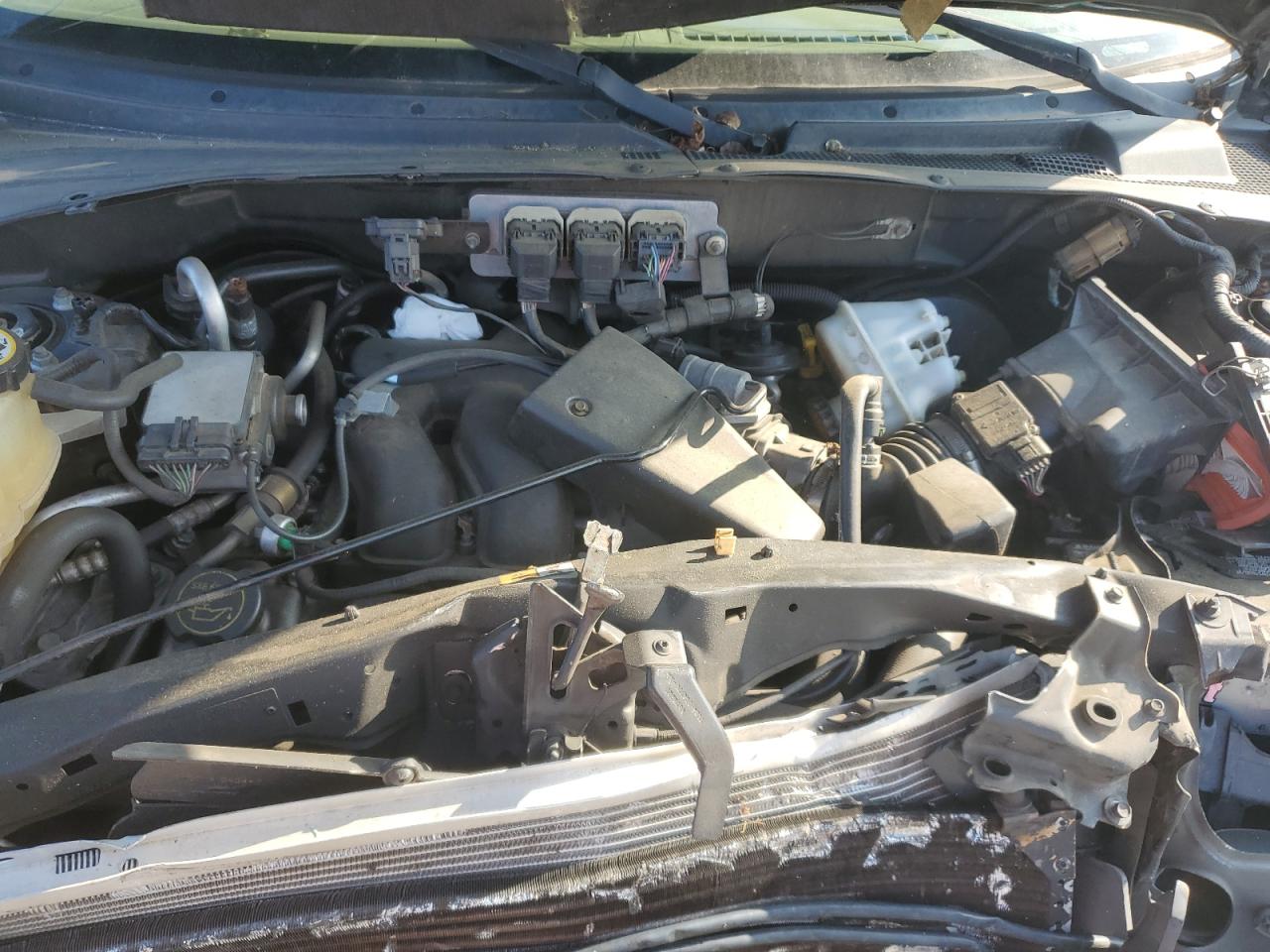 2005 Ford Escape VIN 1FMYU04185KA78981 Copart auction photo, front end / side damage thumbnail 11