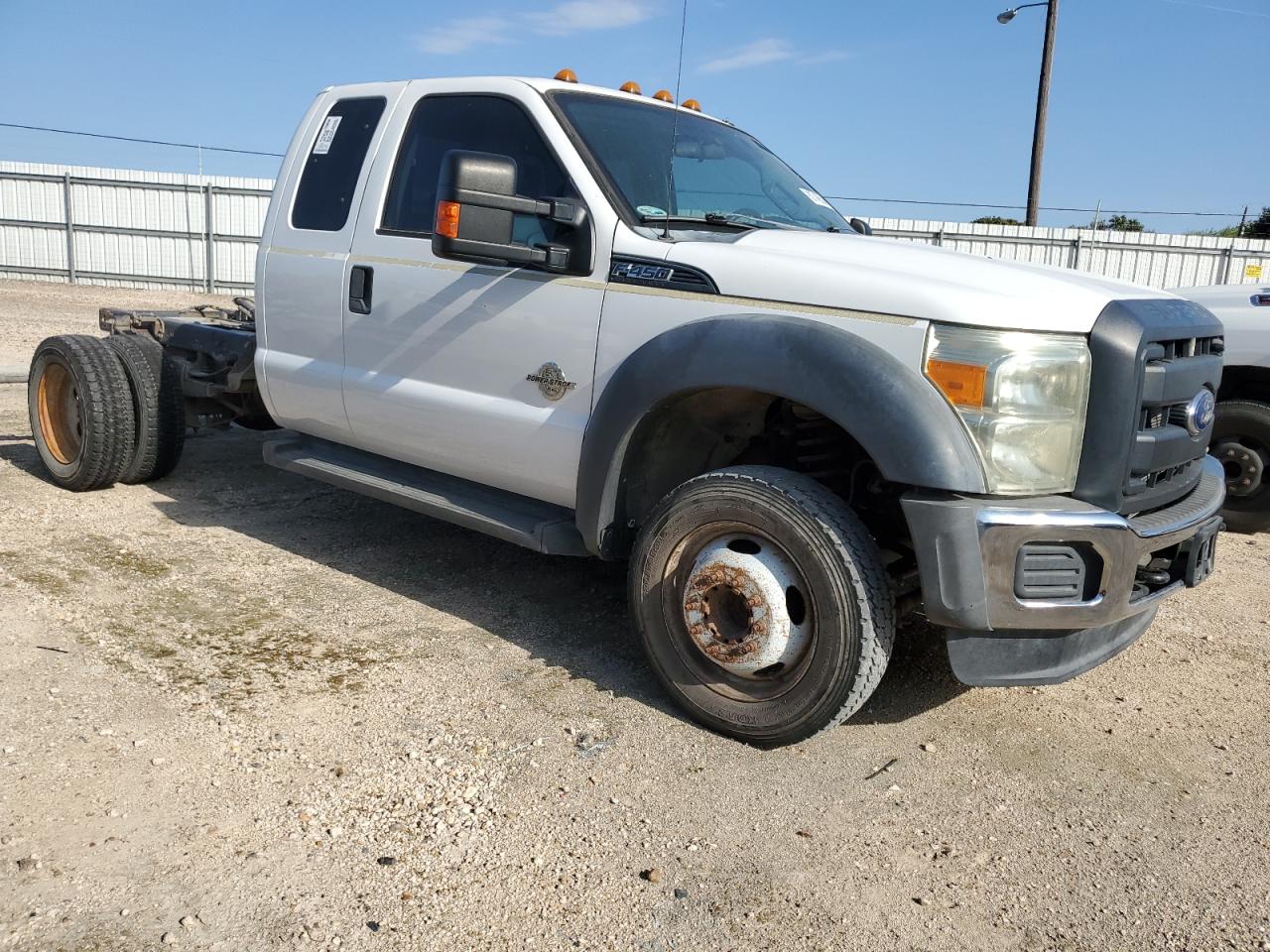 2015 Ford F450 VIN 1FD9X4GTXFEB25802 Copart auction photo, undercarriage / minor dent/scratches damage thumbnail 4