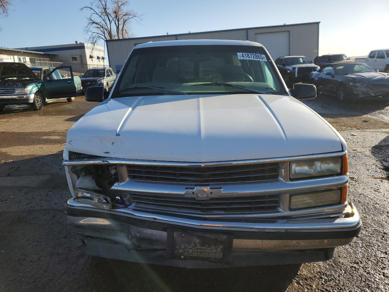 1999 Chevrolet Suburban VIN 1GNEC16R2XJ376901 Copart auction photo, front end / side damage thumbnail 5