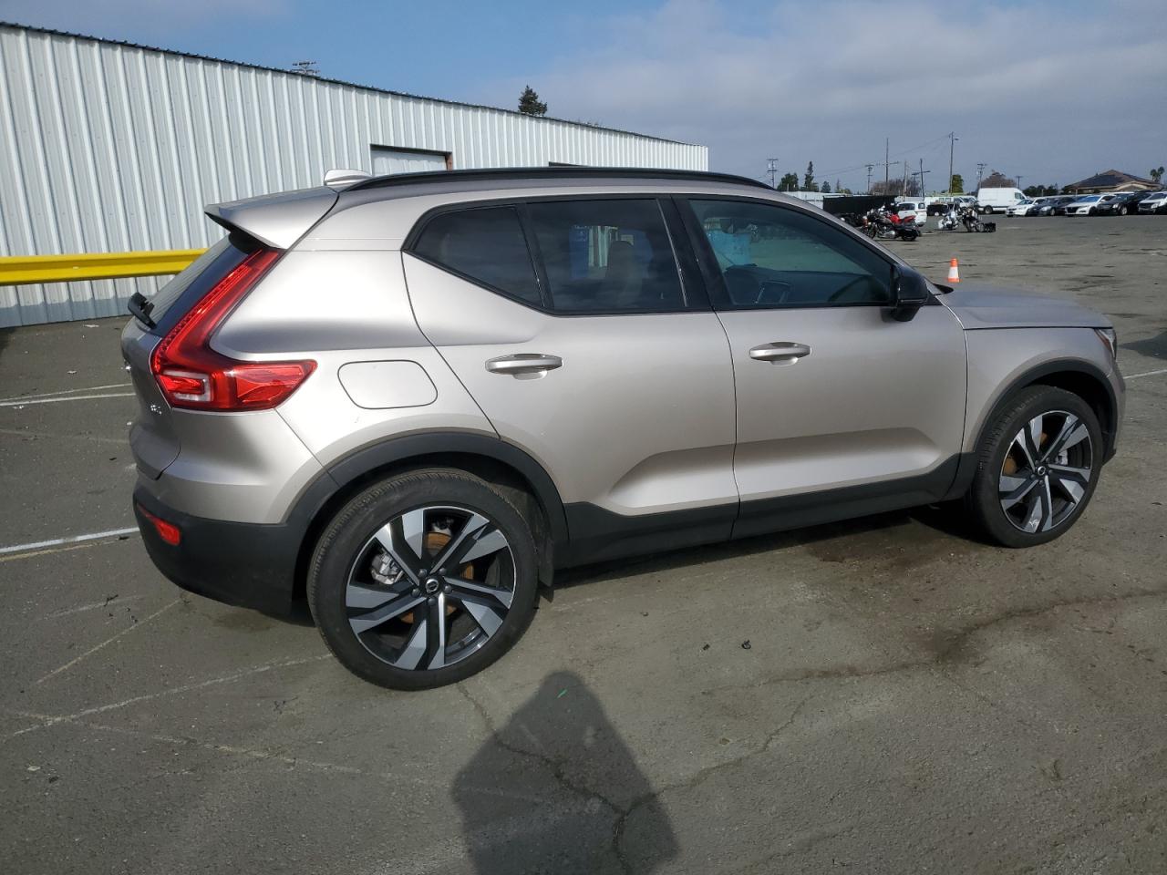 2023 Volvo XC40 VIN YV4K92HL7P2091076 Copart auction photo, front end / rear end damage thumbnail 3