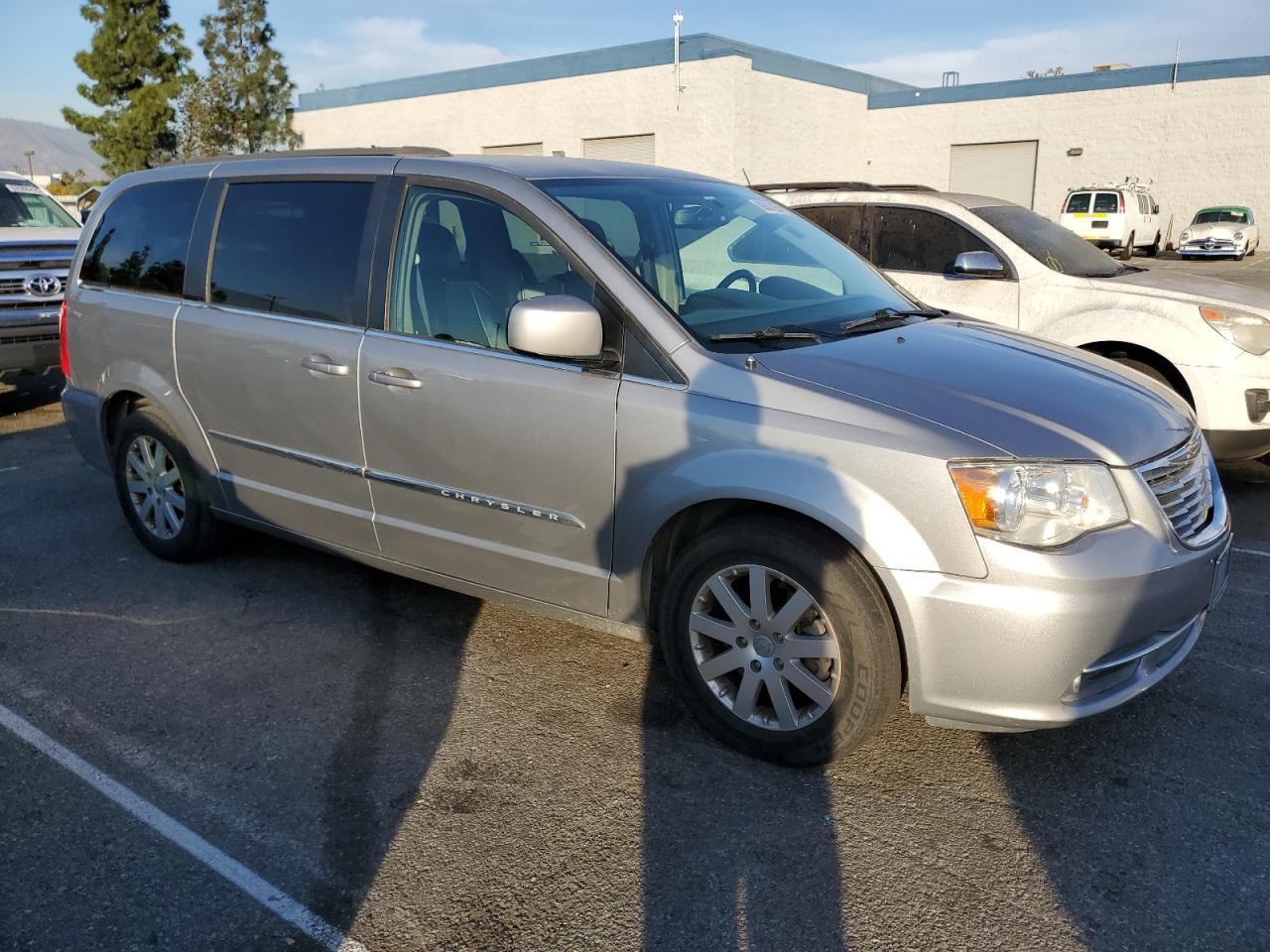 2016 Chrysler Town & Country VIN 2C4RC1BG3GR268071 Copart auction photo, minor dent/scratches damage thumbnail 4