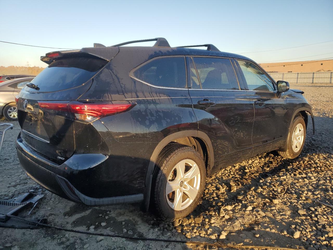 2022 Toyota Highlander VIN 5TDCZRBHXNS584342 Copart auction photo, front end / minor dent/scratches damage thumbnail 3