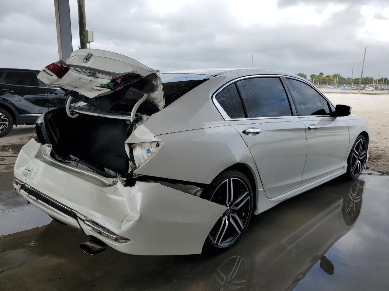 2017 Honda Accord VIN 1HGCR2F51HA285400 Copart auction photo, rear end damage thumbnail 3