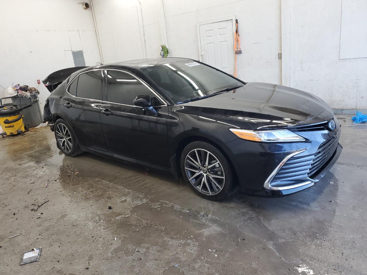 2022 Toyota Camry VIN 4T1F31AK7NU577997 Copart auction photo, rear end / minor dent/scratches damage thumbnail 4