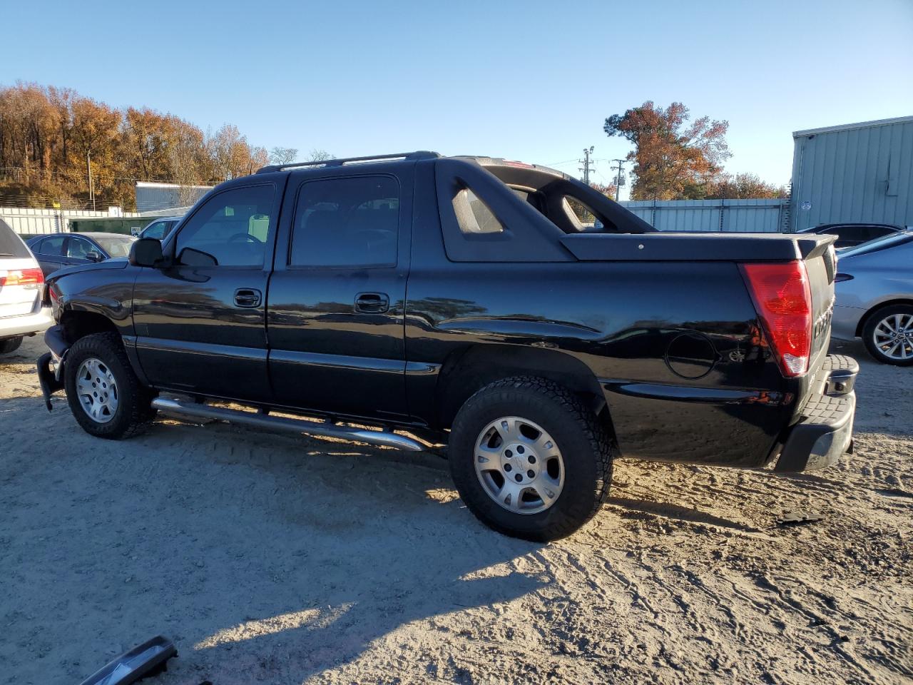 2005 Chevrolet Avalanche VIN 3GNEK12Z25G291998 Copart auction photo, front end / minor dent/scratches damage thumbnail 2
