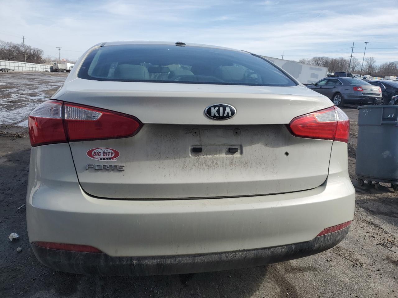 2015 KIA Forte VIN KNAFK4A64F5324186 Copart auction photo, front end / side damage thumbnail 6