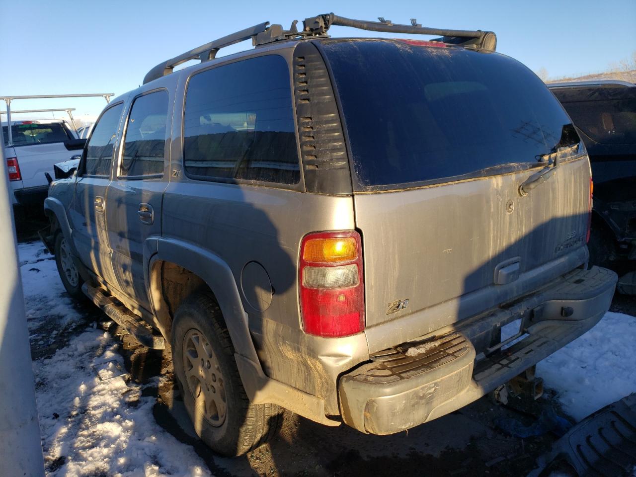 2002 Chevrolet Tahoe VIN 1GNEK13Z22R219015 Copart auction photo, front end / side damage thumbnail 2