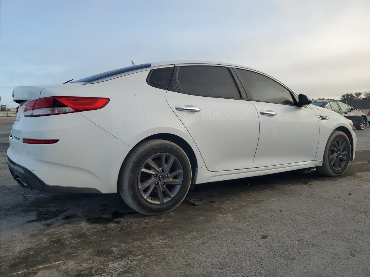 2020 KIA Optima VIN 5XXGT4L33LG415836 Copart auction photo, vandalism damage thumbnail 3
