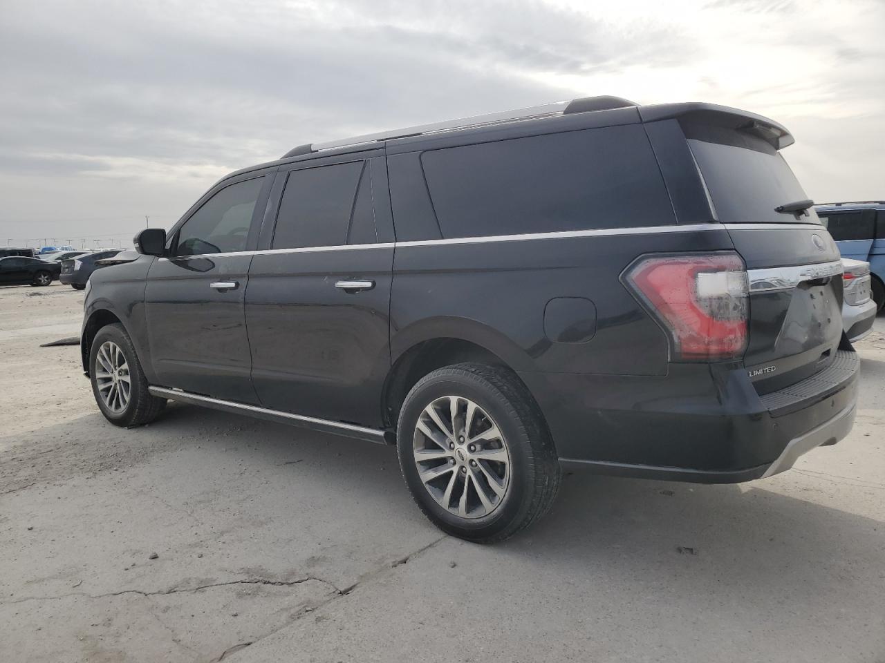 2018 Ford Expedition VIN 1FMJK1KT3JEA33926 Copart auction photo, front end / minor dent/scratches damage thumbnail 2