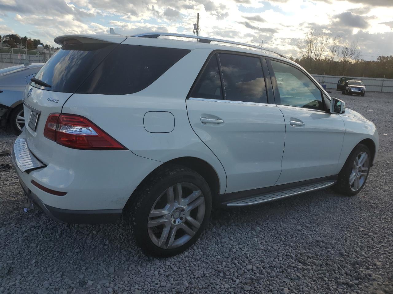 2013 Mercedes-Benz M-klasse VIN 4JGDA5HB4DA197140 Copart auction photo, undercarriage damage thumbnail 3