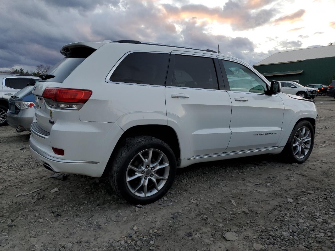 2015 Jeep Grand Cherokee VIN 1C4RJFJT8FC833441 Copart auction photo, front end / minor dent/scratches damage thumbnail 3