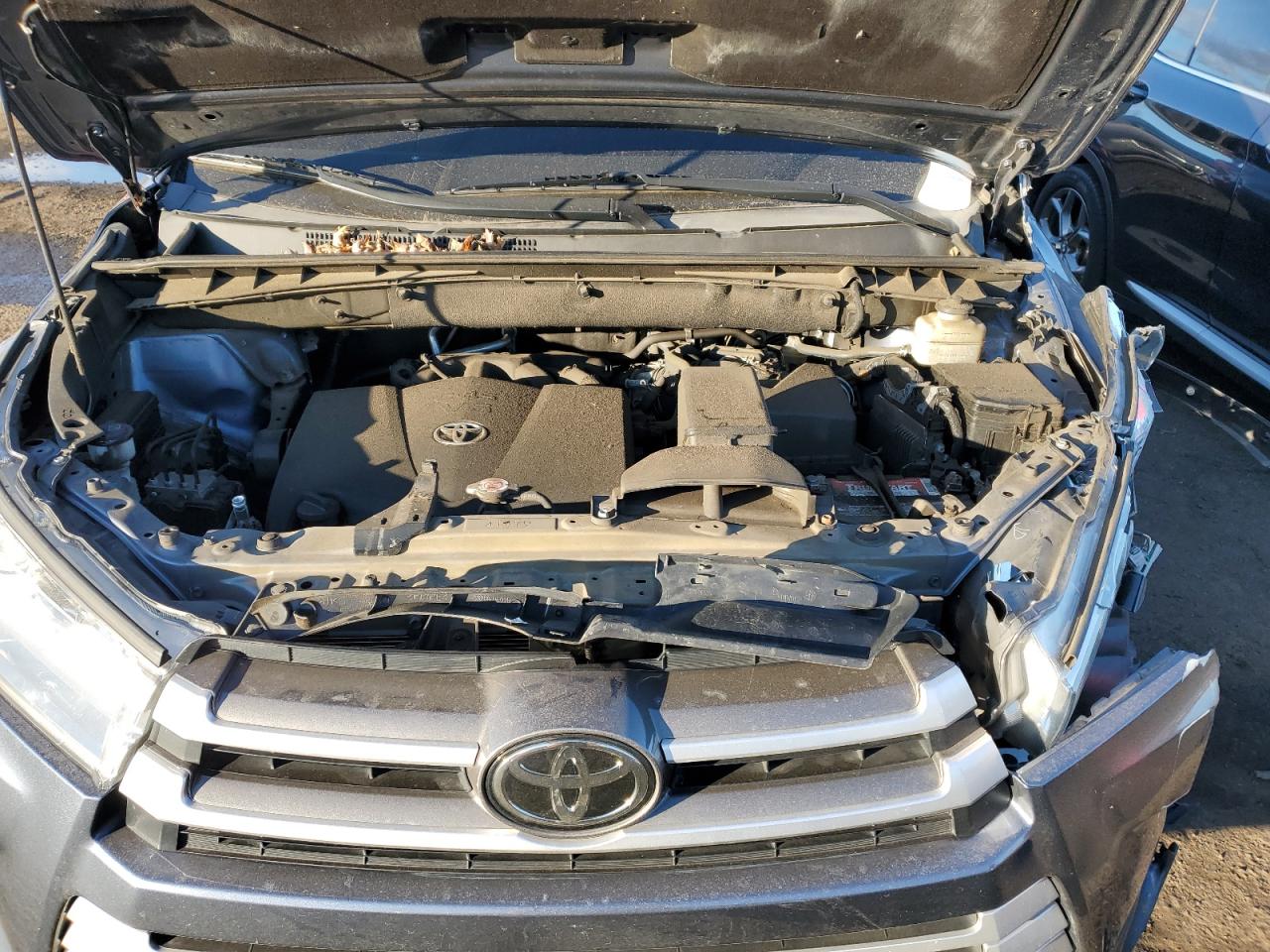 2018 Toyota Highlander VIN 5TDJZRFH0JS888257 Copart auction photo, all over damage thumbnail 12