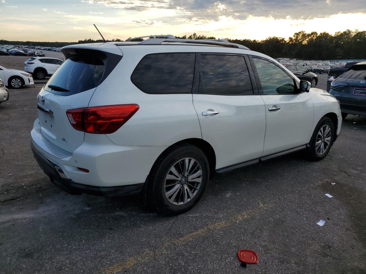 2018 Nissan Pathfinder VIN 5N1DR2MN1JC626063 Copart auction photo, side / front end damage thumbnail 3