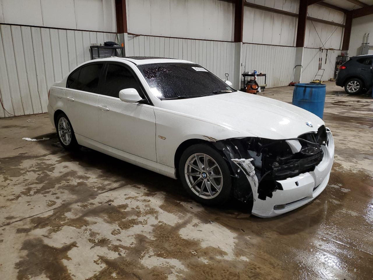 2010 BMW 3er VIN WBAPH5G53ANM69641 Copart auction photo, front end / undercarriage damage thumbnail 4