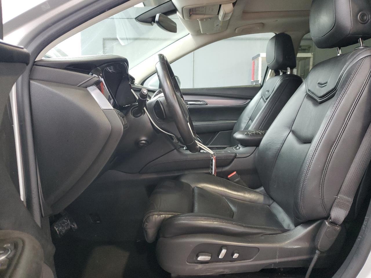 2017 Cadillac XT5 VIN 1GYKNBRS4HZ216882 Copart auction photo, front end / minor dent/scratches damage thumbnail 7