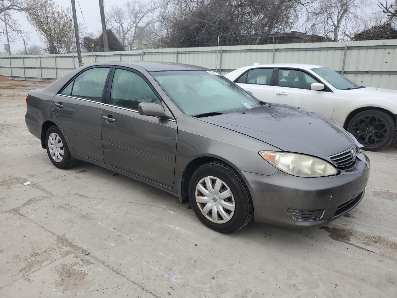 2005 Toyota Camry VIN 4T1BE32K85U592480 Copart auction photo, front end / minor dent/scratches damage thumbnail 4