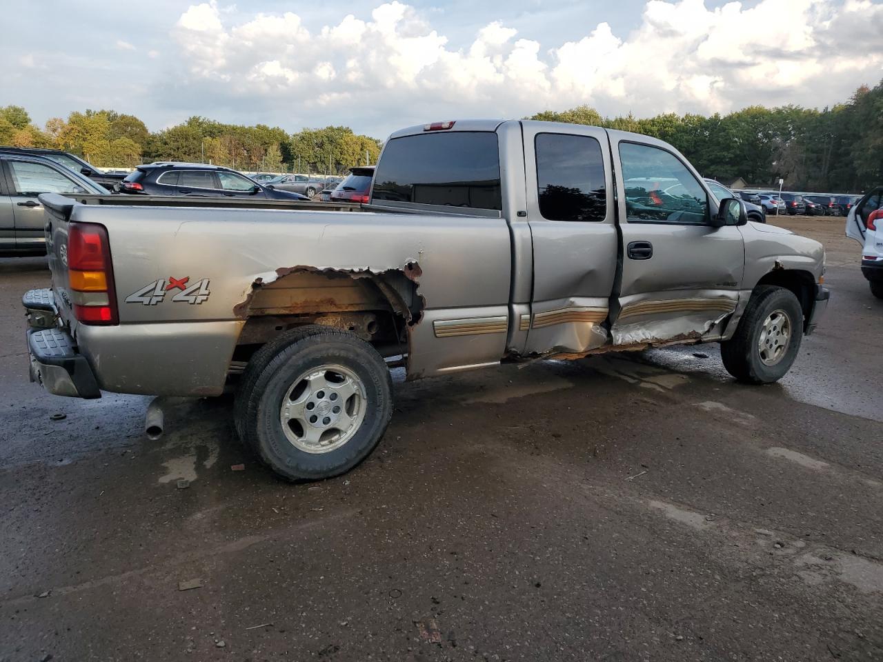 2001 Chevrolet Silverado VIN 1GCEK19T61Z233039 Copart auction photo, side / front end damage thumbnail 3