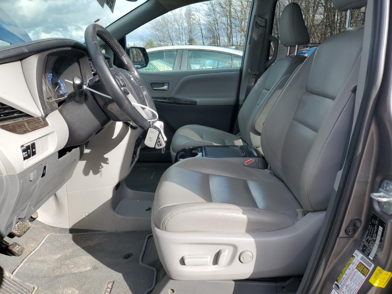 2020 Toyota Sienna VIN 5TDDZ3DC1LS243623 Copart auction photo, rear end / minor dent/scratches damage thumbnail 7