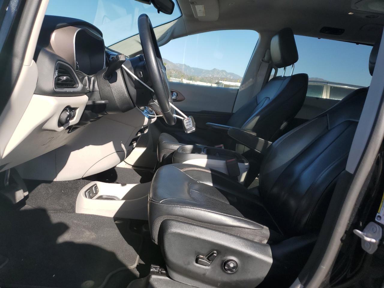 2018 Chrysler Pacifica VIN 2C4RC1BG4JR322906 Copart auction photo, minor dent/scratches damage thumbnail 7