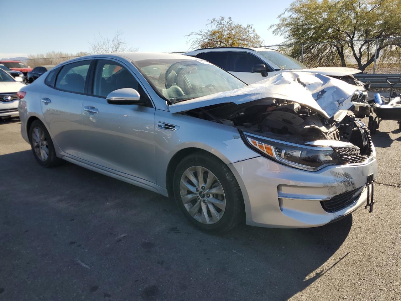 2018 KIA Optima VIN 5XXGU4L32JG238769 Copart auction photo, front end damage thumbnail 4