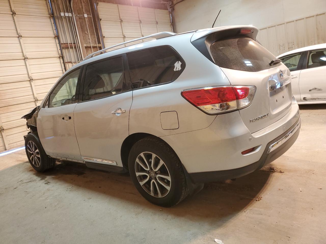 2016 Nissan Pathfinder VIN 5N1AR2MM3GC671752 Copart auction photo, front end / minor dent/scratches damage thumbnail 2