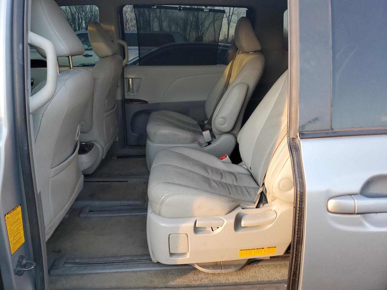 2014 Toyota Sienna VIN 5TDDK3DC3ES080870 Copart auction photo, side / minor dent/scratches damage thumbnail 11