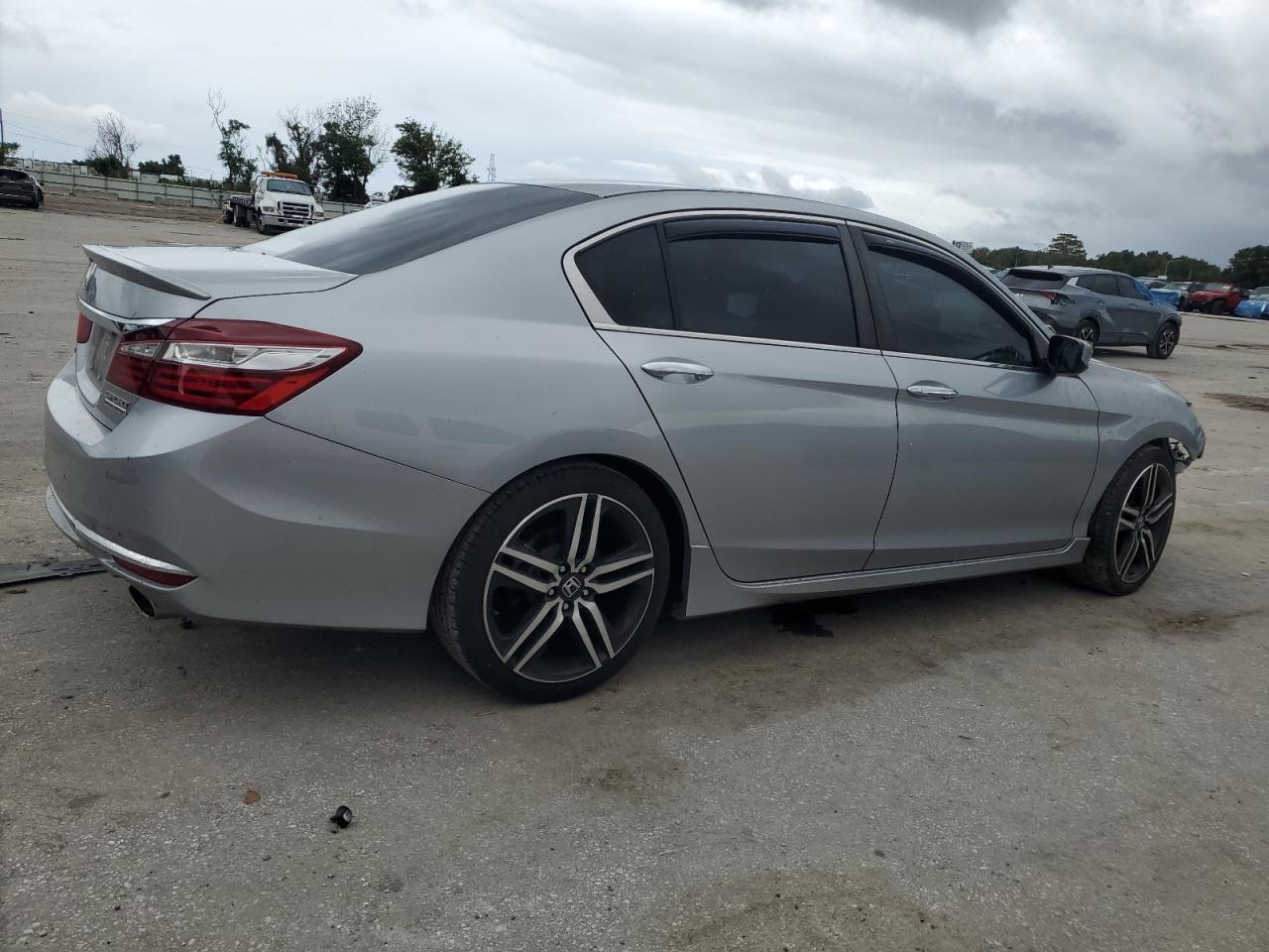 2017 Honda Accord VIN 1HGCR2F16HA257587 Copart auction photo, front end damage thumbnail 3