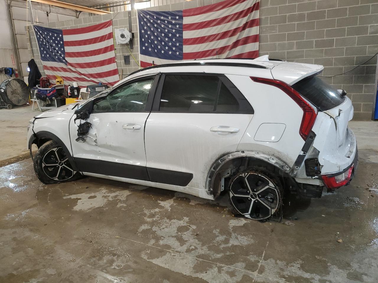 2023 KIA Niro VIN KNDCR3LE3P5094982 Copart auction photo, rollover / minor dent/scratches damage thumbnail 2