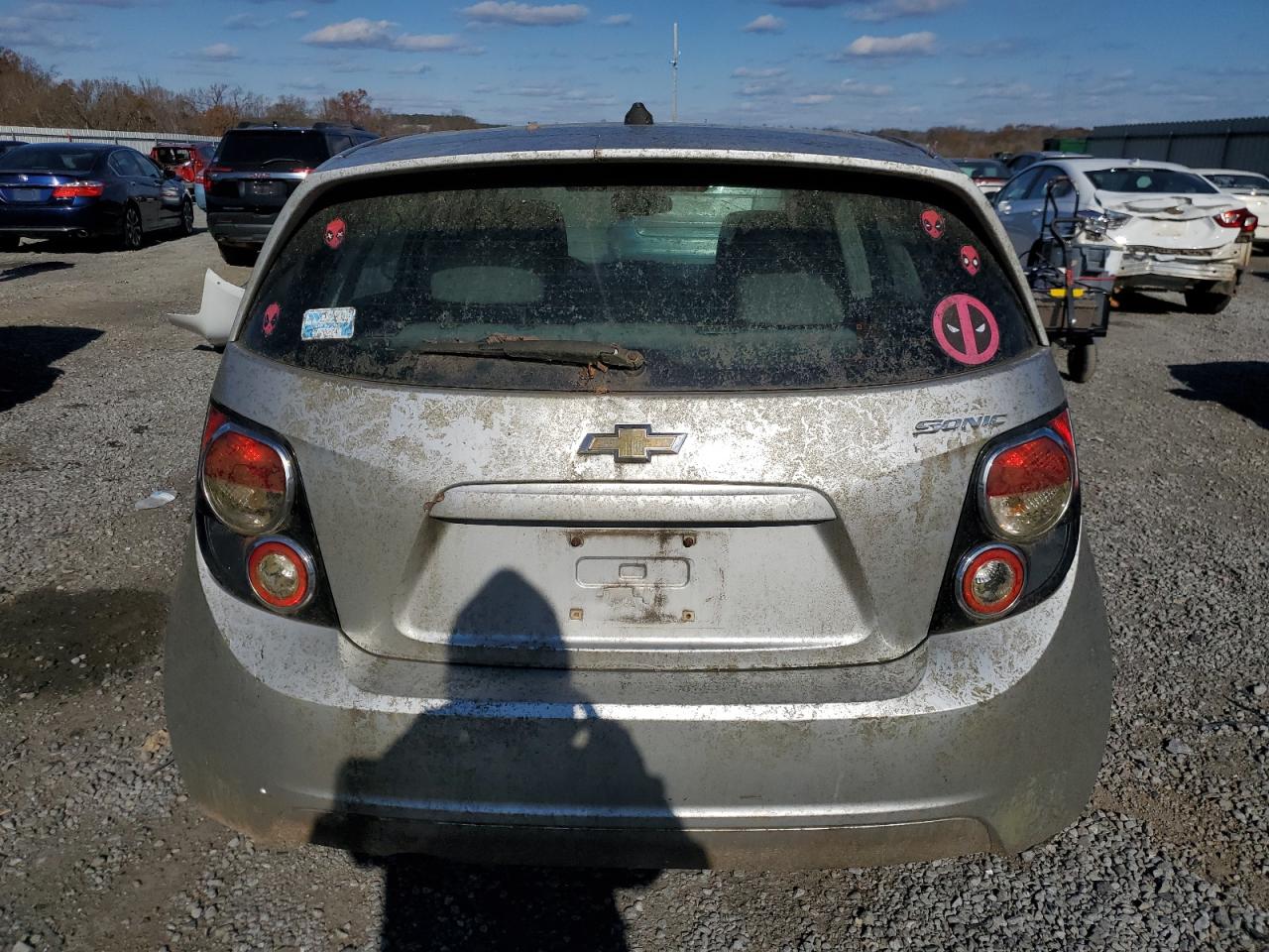 2013 Chevrolet Sonic VIN 1G1JB6SH1D4201109 Copart auction photo, front end / minor dent/scratches damage thumbnail 6