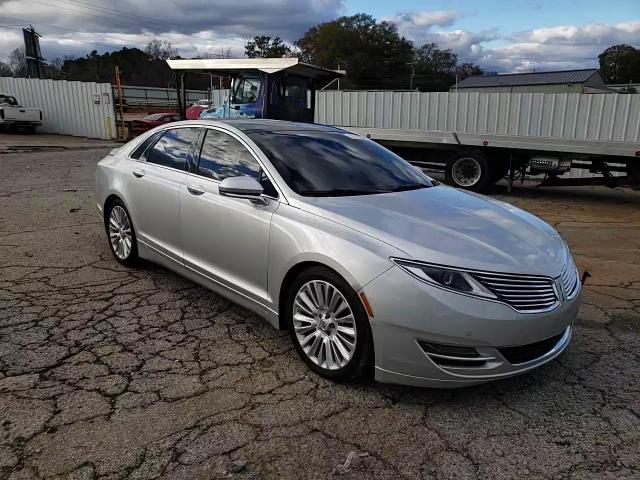 2016 Lincoln MKZ VIN 3LN6L2JK0GR620592 Copart auction photo, front end / minor dent/scratches damage thumbnail 11