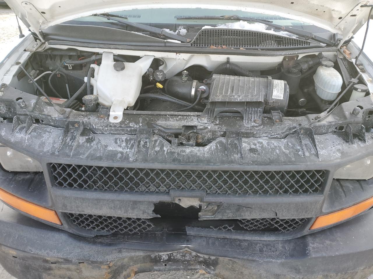 2004 Chevrolet Express VIN 1GCFG15X641234094 Copart auction photo, front end / side damage thumbnail 12
